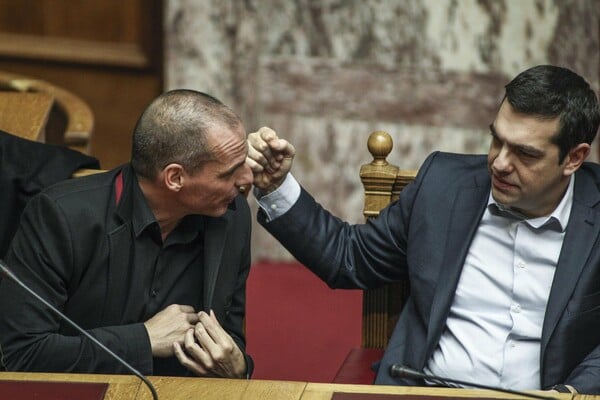 «Βαρουφάκης: Ο άνθρωπος που πήρε στο λαιμό του τον Τσίπρα»