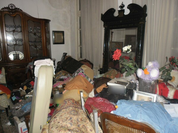 Σχεδόν 5 τόνους σκουπίδια είχε στο σπίτι του ένας 60χρονος στη Θεσσαλονίκη