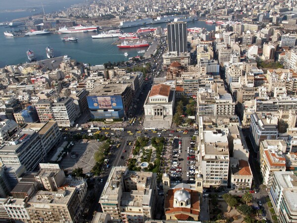 Διαψεύδουν οι Έμποροι του Πειραιά ότι ζήτησαν από την Τροχαία να μην κόβει κλήσεις
