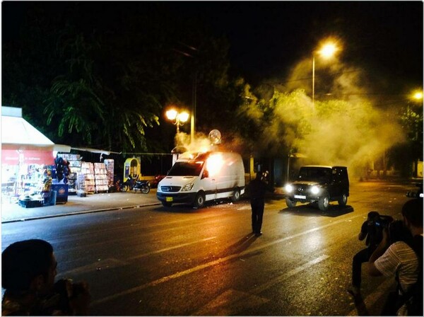 Έκαψαν βαν καναλιού στο Σύνταγμα (φωτο)
