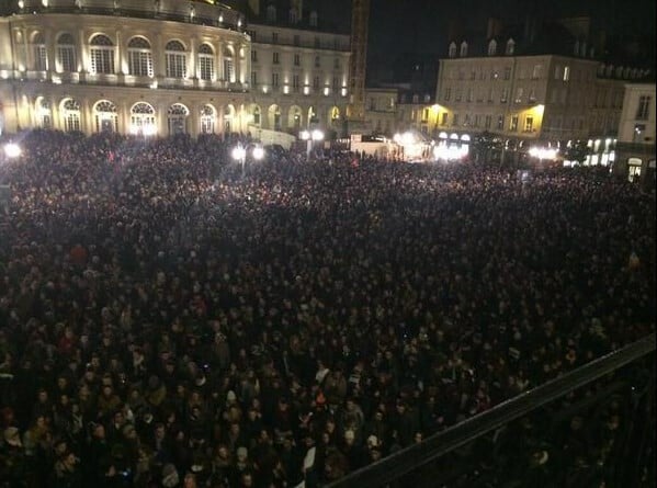 Η Ευρώπη διαδηλώνει για το Charlie Hebdo, φωνάζοντας «Δεν φοβόμαστε!»