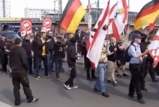 Βερολίνο: μπλόκο σε πορεία ακροδεξιών