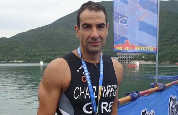 Αυτός είναι ο πρώτος Έλληνας αθλητής με αναπηρία που ολοκλήρωσε το μαραθώνιο τριάθλου Ironman