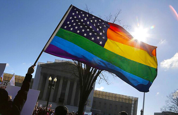 YouTube, Twitter, Facebook και Apple για την νομιμοποίηση των γκέι γάμων στις ΗΠΑ