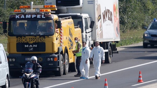 Περισσότερα από 70 είναι τελικά τα πτώματα των προσφύγων στο φορτηγό
