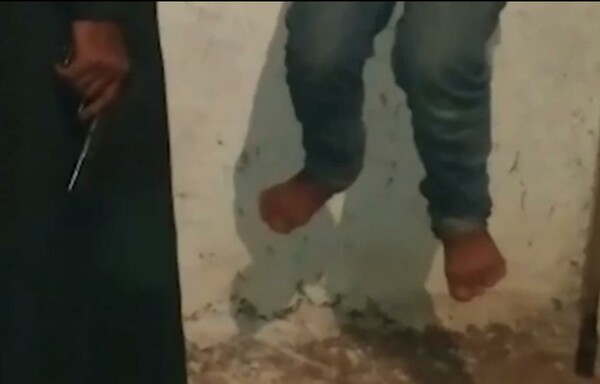 Βίντεο καταγράφει τον βασανισμό 14χρονου από τους τζιχαντιστές