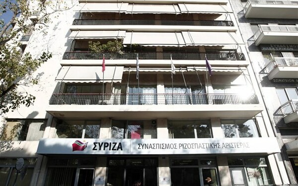 Προσαγωγές ατόμων έξω από τα γραφεία του ΣΥΡΙΖΑ