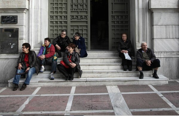 Εισήγηση «βόμβα» στο ΕΤΕΑ: Ρευστοποιούνται κουρεμένα ομόλογα για πληρωμή συντάξεων