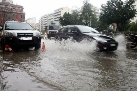 Θεσσαλονίκη: Προβλήματα από το χαλάζι και τη βροχή