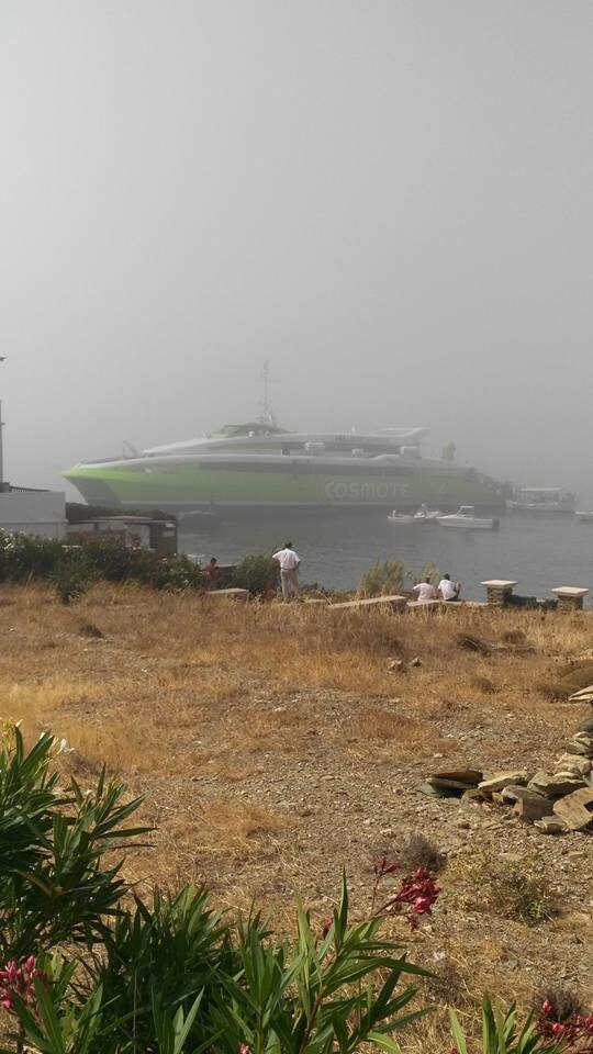 Το Flying Cat 4 έπεσε σε βράχια στην Τήνο λόγω ομίχλης