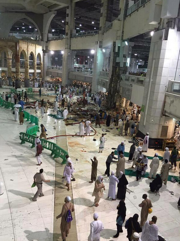 87 οι νεκροί στο Μεγάλο Τέμενος της Μέκκας - Κεραυνός φαίνεται πως χτύπησε τον γερανό που κατέρρευσε