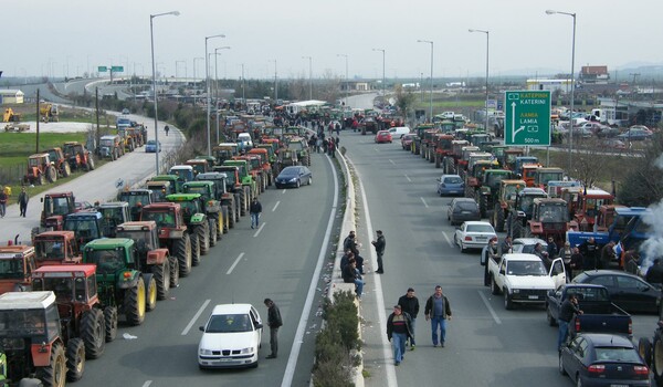 Κάθοδο στην Αθήνα με τρακτέρ και κλείσιμο δρόμων αποφάσισαν οι αγρότες