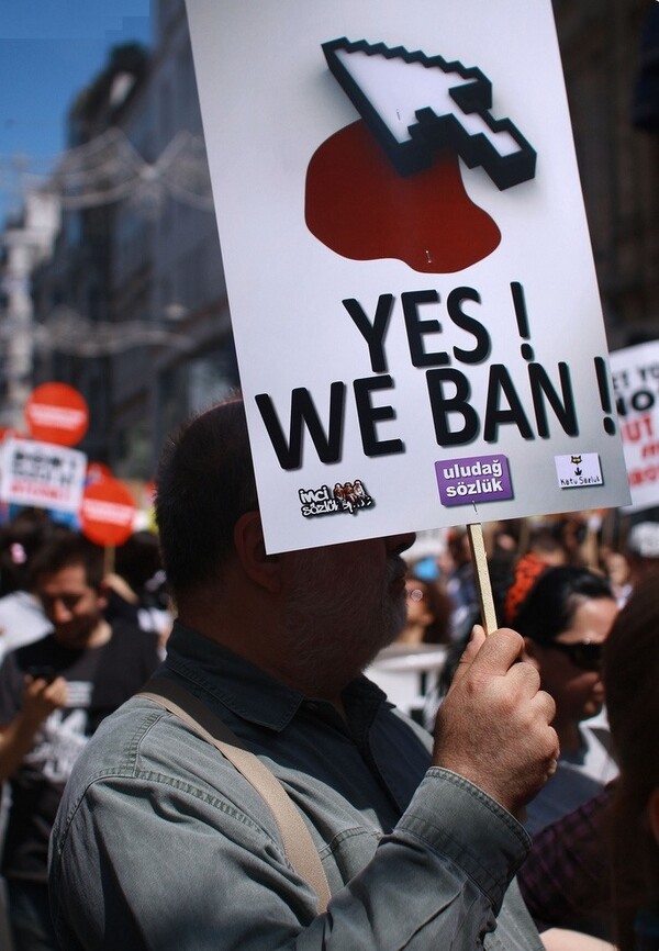 Τουρκία: Οι χρήστες «τιτιβίζουν» ακόμη