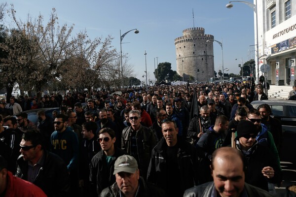 Οι αγρότες κατάφεραν να "ματαιώσουν" την Agrotica- Ένταση, επεισόδια και φωτιές στη Θεσσαλονίκη