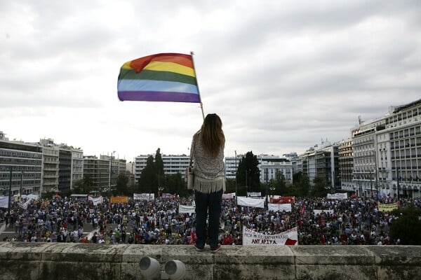 Αφαιρούνται τα κοινά φορολογικά δικαιώματα από το νομοσχέδιο για το σύμφωνο συμβίωσης