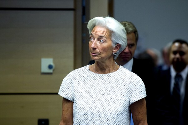 Οι χρήστες του twitter «ξεσαλώνουν» στο #asklagarde