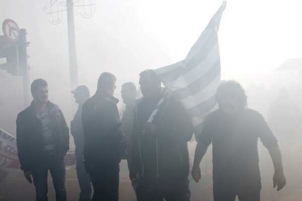 Οι αγρότες κατάφεραν να "ματαιώσουν" την Agrotica- Ένταση, επεισόδια και φωτιές στη Θεσσαλονίκη