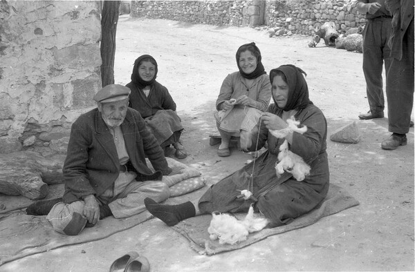 Καππαδοκία, Πόντος, Ιωνία: H μνήμη τους φυλάσσεται σε ένα δρομάκι στην Πλάκα