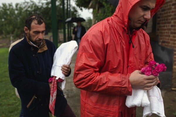 Έκσταση και χορός σε αναμμένα κάρβουνα - Τα μυσταγωγικά Αναστενάρια της Αγίας Ελένης