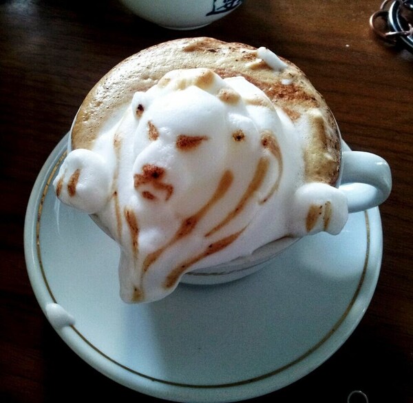 3D ζωάκια από αφρόγαλα σας χαιρετάνε μέσα από το φλιτζάνι του καφέ σας