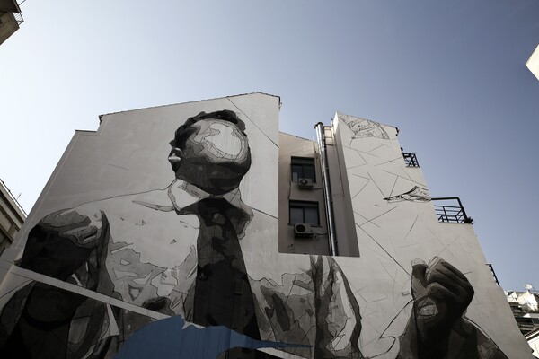 To καινούργιο mural του INO στο κέντρο της Αθήνας