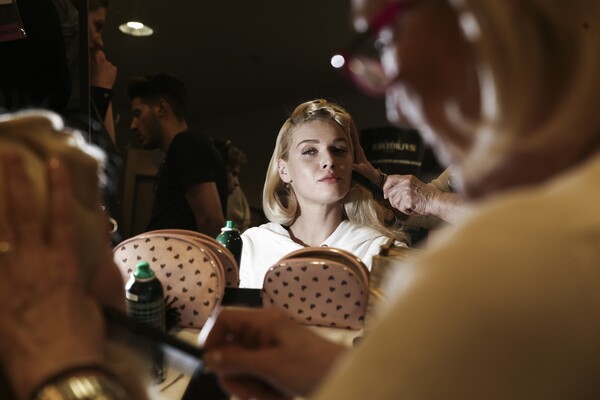 Εβδομάδα μόδας στην Αθήνα - Το backstage, τα σελέμπριτι, οι σχεδιαστές και τα highlights σε φωτογραφίες