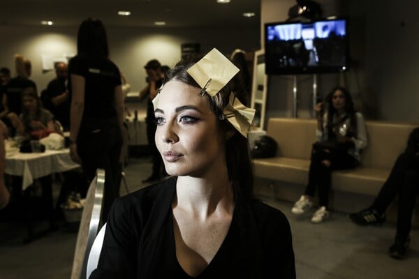 Εβδομάδα μόδας στην Αθήνα - Το backstage, τα σελέμπριτι, οι σχεδιαστές και τα highlights σε φωτογραφίες
