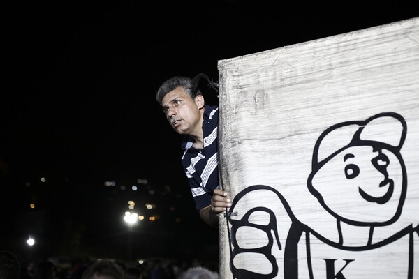 Ξέφρενος χορός, βιολιά, μπύρες και αυθεντικό γλέντι στο μεγάλο Ικαριώτικο πανηγύρι στο Πέραμα