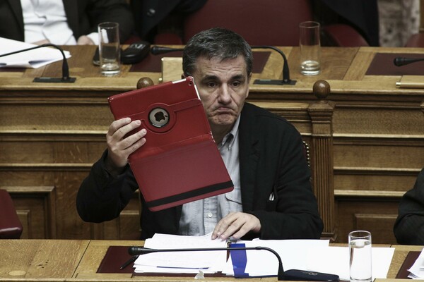 30 φωτογραφίες απ' την μάχη στη Βουλή για το Ασφαλιστικό