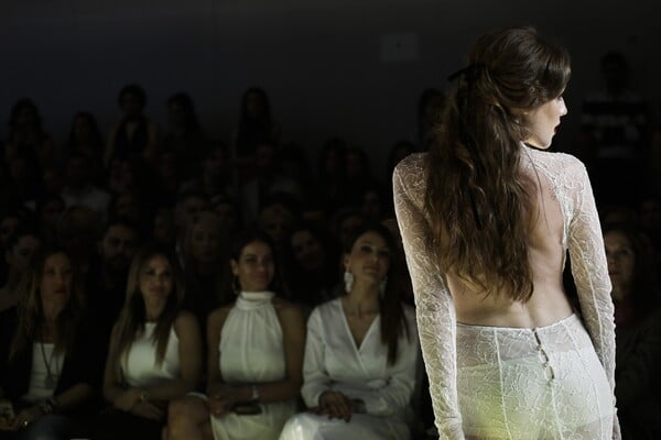 Εβδομάδα μόδας στην Αθήνα - Το backstage, τα σελέμπριτι, οι σχεδιαστές και τα highlights σε φωτογραφίες