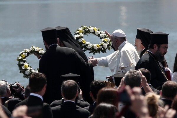 H ιστορική επίσκεψη του Πάπα στη Λέσβο και όλα όσα έγιναν μέσα στις 5 ώρες της παραμονής του