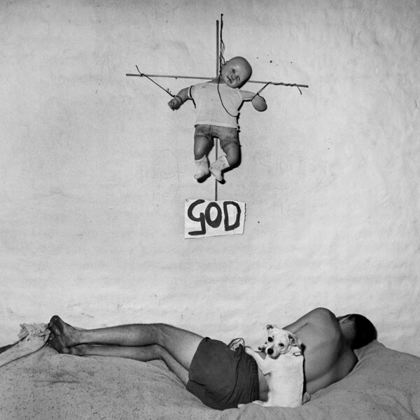 Something rich and strange... O υπόγειος κόσμος του Roger Ballen