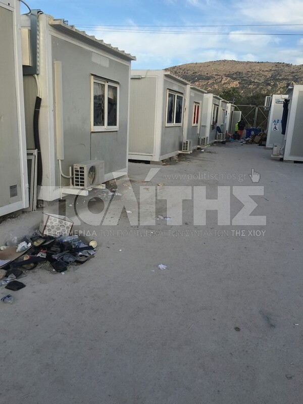 Σπασμένα τζάμια και ζημιές μετά τα χθεσινά επεισόδια στο hotspot της Χίου (φωτό)