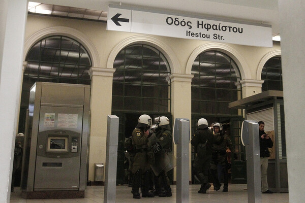 Νέος βανδαλισμός σε μετρό- Επίθεση στον σταθμό στο Μοναστηράκι