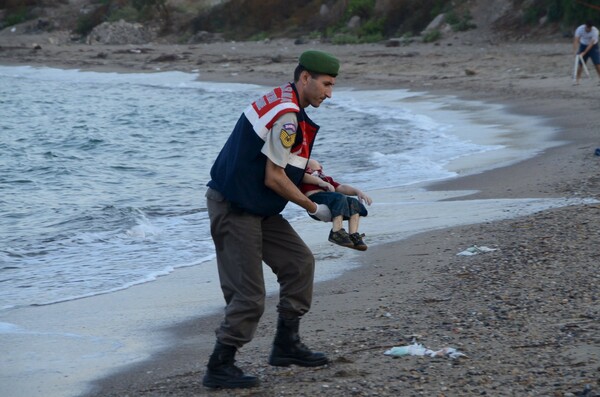 Οι 20 καλύτερες φωτογραφίες της χρονιάς μέσα απ' τα λόγια εκείνων που τις τράβηξαν