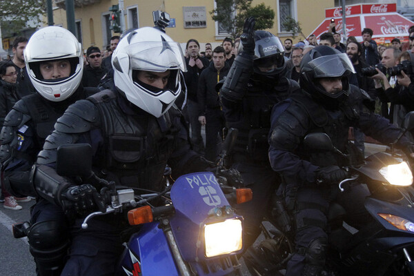 Η ΕΛ.ΑΣ επαναφέρει τμήμα της ομάδας ΔΕΛΤΑ για να αντιμετωπίσει τις επιθέσεις στα Εξάρχεια