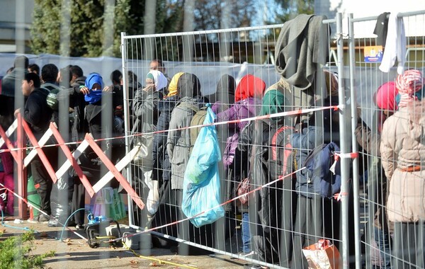 Η Αυστρία κλείνει επισήμως και μέσω νόμου την πόρτα στους πρόσφυγες