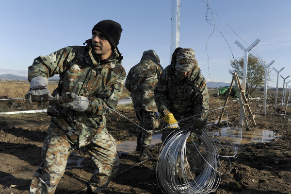Ο στρατός των Σκοπίων υψώνει σήμερα φράχτη στα σύνορα με την Ελλάδα
