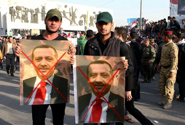 Oργή στο Ιράκ κατά της Τουρκίας - Διαδηλώσεις, καμένες σημαίες και προειδοποιήσεις προς τον Ερντογάν