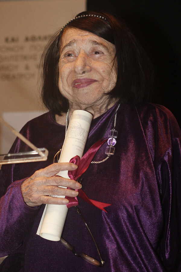 Αφιέρωμα στην ποιήτρια Κατερίνα Αγγελάκη - Ρουκ που βραβεύτηκε με το Μεγάλο Βραβείο Γραμμάτων 2015
