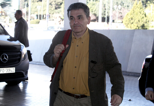 Αδιέξοδες διαπραγματεύσεις μεταξύ ΥΠΟΙΚ- δανειστών- "Αγκάθι" αφορολόγητο και μειώσεις
