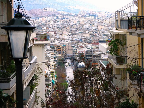 Μια μεγάλη βόλτα στο Κολωνάκι του Νίκου Εγγονόπουλου και του Ανδρέα Εμπειρίκου