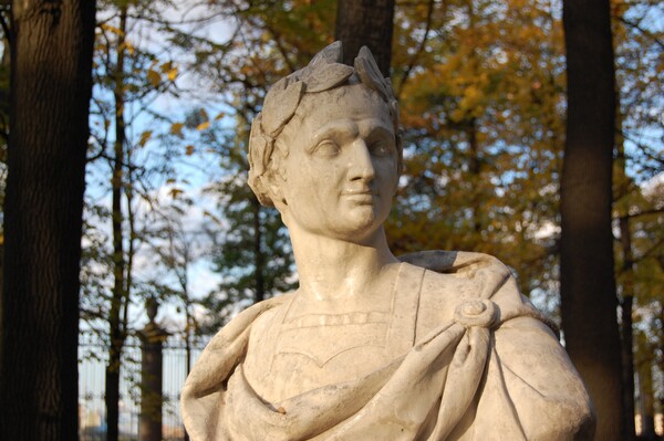 Στις 15 Μαρτίου του 44 π.Χ. δολοφονείται ο Γάιος Ιούλιος Καίσαρας