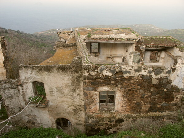 Πριν και μετά - Η μεταμόρφωση ενός ερειπίου στη Νίσυρο, σε υπέροχο ξενώνα διακοπών