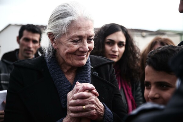 Η Βανέσα Ρεντγκρέιβ παρέα με τη Ντενίση στον Ελαιώνα- Ευχαρίστησε τους Έλληνες για όσα κάνουν