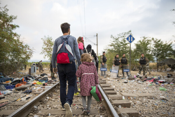 Δραματικές οι εξελίξεις: Κλείνουν τα σύνορα Σλοβενία, Αυστρία, ΠΓΔΜ, Σερβία και Κροατία