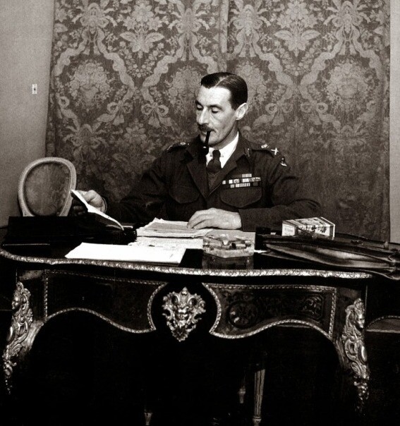 Μια μεγάλη βόλτα στο Κολωνάκι του Νίκου Εγγονόπουλου και του Ανδρέα Εμπειρίκου