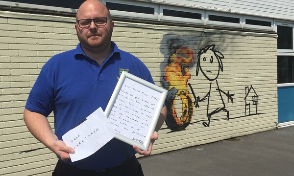 Το νέο έργο του Banksy σε δημοτικό σχολείο του Μπρίστολ