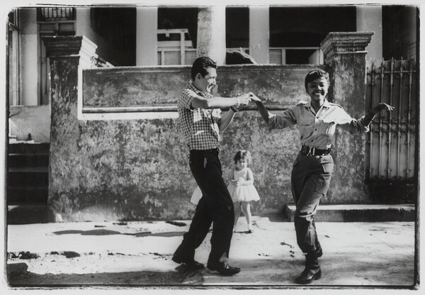 Σοσιαλισμός και cha-cha-cha: Οι φωτογραφίες της Ανιές Βαρντά απ' την Κούβα