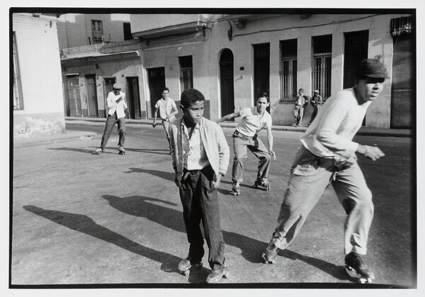 Σοσιαλισμός και cha-cha-cha: Οι φωτογραφίες της Ανιές Βαρντά απ' την Κούβα
